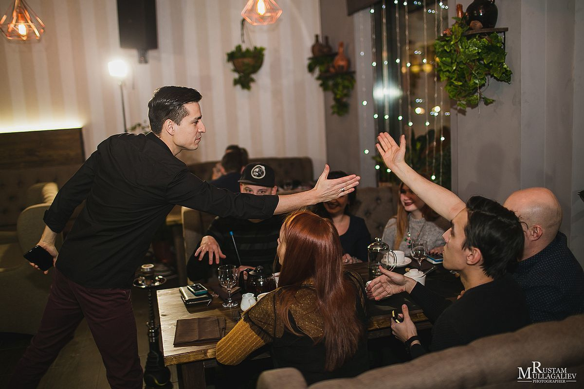 Профессиональный свадебный и семейный фотограф Муллагалиев Рустам, тел.: 89050383257 По мимо свадебной фотосъемки и никахов я так же фотографирую корпоративы, новогодние вечеринки, дни рождения, детские праздники. Занимаюсь так же фотосъемкой юбилеев, мероприятий на открытом воздухе от крупных компаний. Открытие магазинов, торговых центров. 