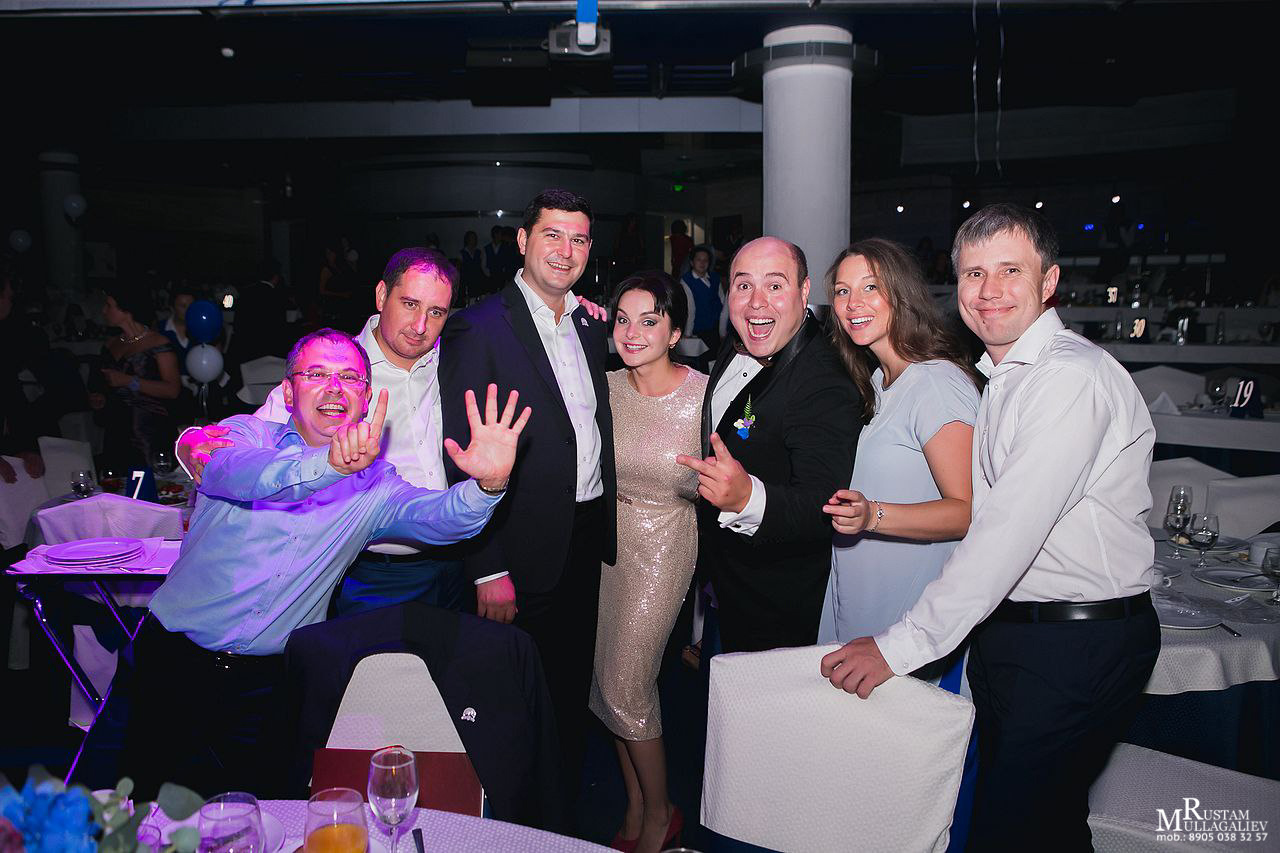 Профессиональный свадебный и семейный фотограф Муллагалиев Рустам, тел.: 89050383257 По мимо свадебной фотосъемки и никахов я так же фотографирую корпоративы, новогодние вечеринки, дни рождения, детские праздники. Занимаюсь так же фотосъемкой юбилеев, мероприятий на открытом воздухе от крупных компаний. Открытие магазинов, торговых центров. 