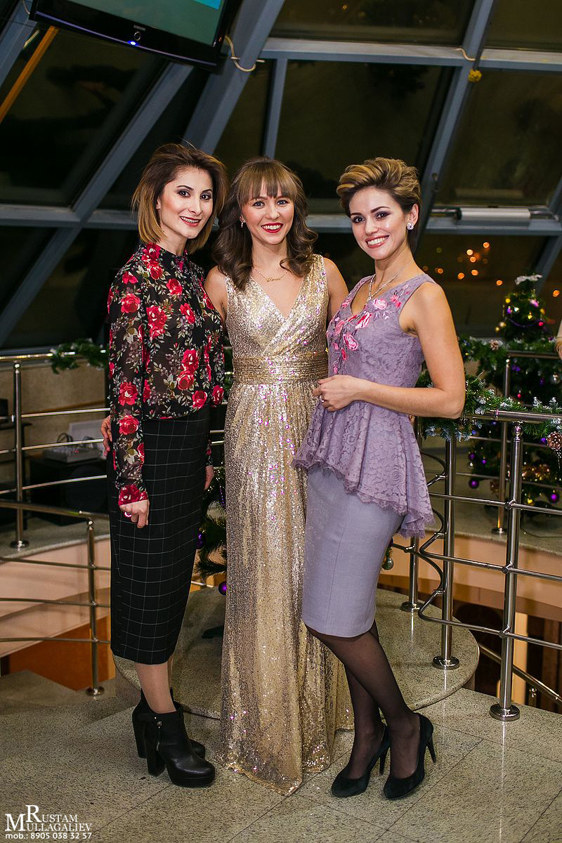 Профессиональный свадебный и семейный фотограф Муллагалиев Рустам, тел.: 89050383257 По мимо свадебной фотосъемки и никахов я так же фотографирую корпоративы, новогодние вечеринки, дни рождения, детские праздники. Занимаюсь так же фотосъемкой юбилеев, мероприятий на открытом воздухе от крупных компаний. Открытие магазинов, торговых центров. 