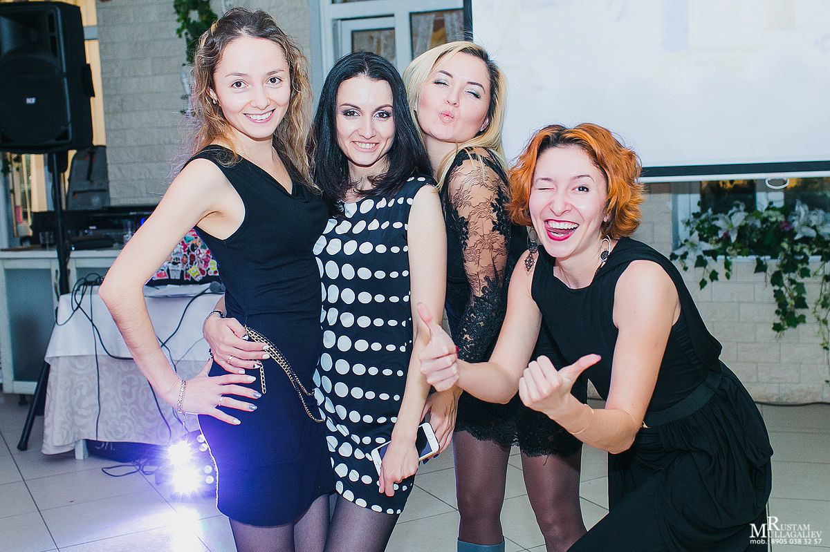 Профессиональный свадебный и семейный фотограф Муллагалиев Рустам, тел.: 89050383257 По мимо свадебной фотосъемки и никахов я так же фотографирую корпоративы, новогодние вечеринки, дни рождения, детские праздники. Занимаюсь так же фотосъемкой юбилеев, мероприятий на открытом воздухе от крупных компаний. Открытие магазинов, торговых центров. 