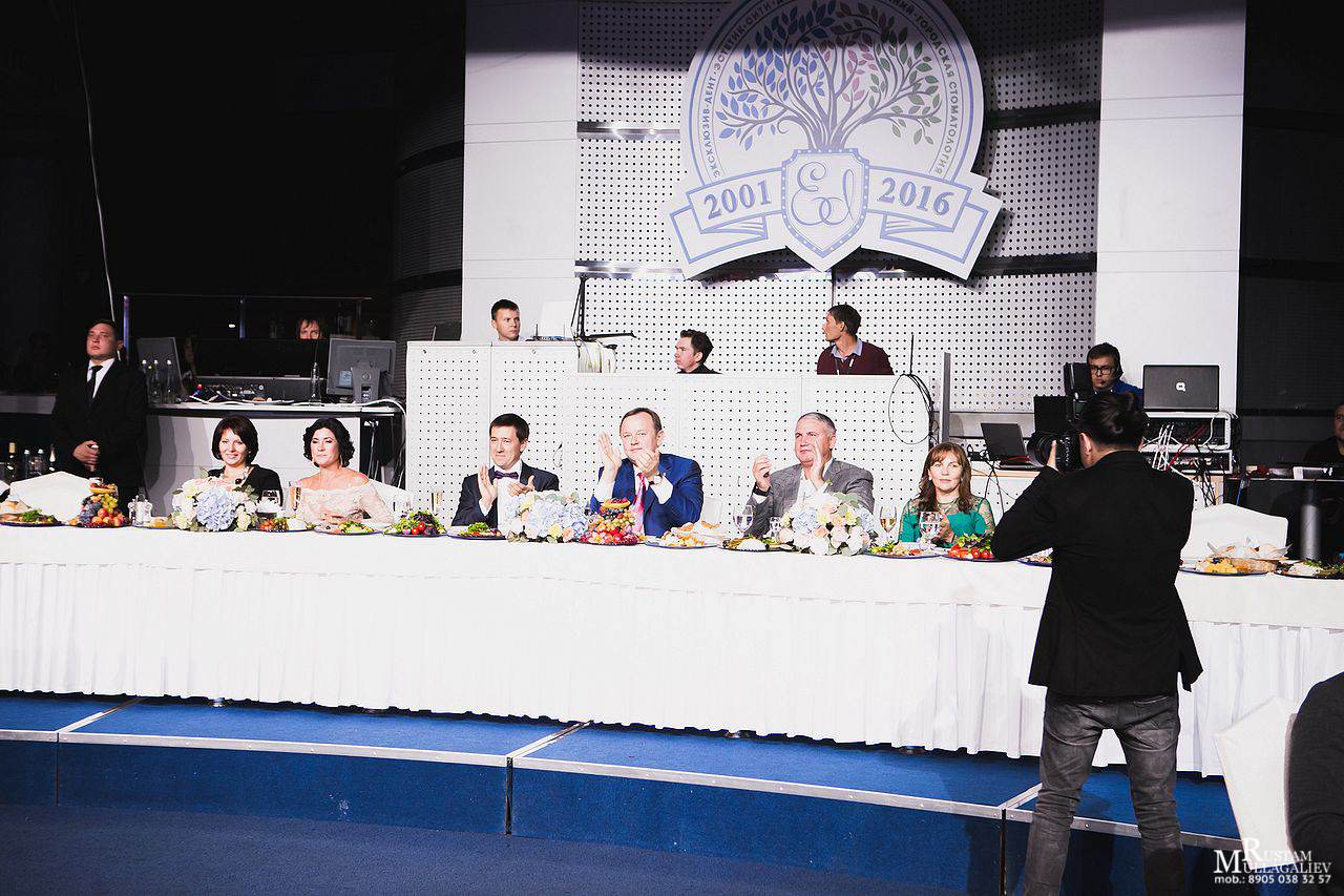 Профессиональный свадебный и семейный фотограф Муллагалиев Рустам, тел.: 89050383257 По мимо свадебной фотосъемки и никахов я так же фотографирую корпоративы, новогодние вечеринки, дни рождения, детские праздники. Занимаюсь так же фотосъемкой юбилеев, мероприятий на открытом воздухе от крупных компаний. Открытие магазинов, торговых центров. 