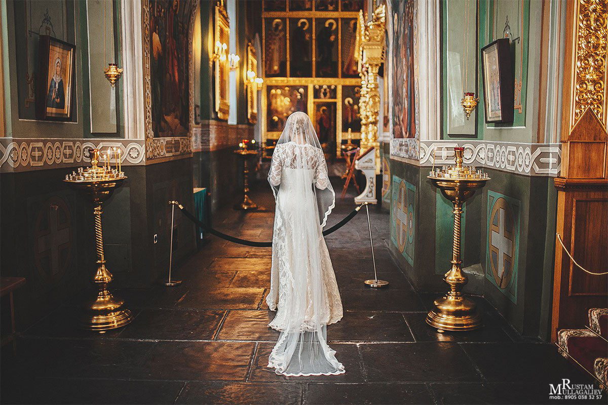Профессиональный свадебный и семейный фотограф Муллагалиев Рустам, тел.: 89050383257 
Венчание в Казани. Церемония венчания очень необычная фотосъемка. Фотографирую возле церкви и в самой церкви всю церемонию венчания. 
