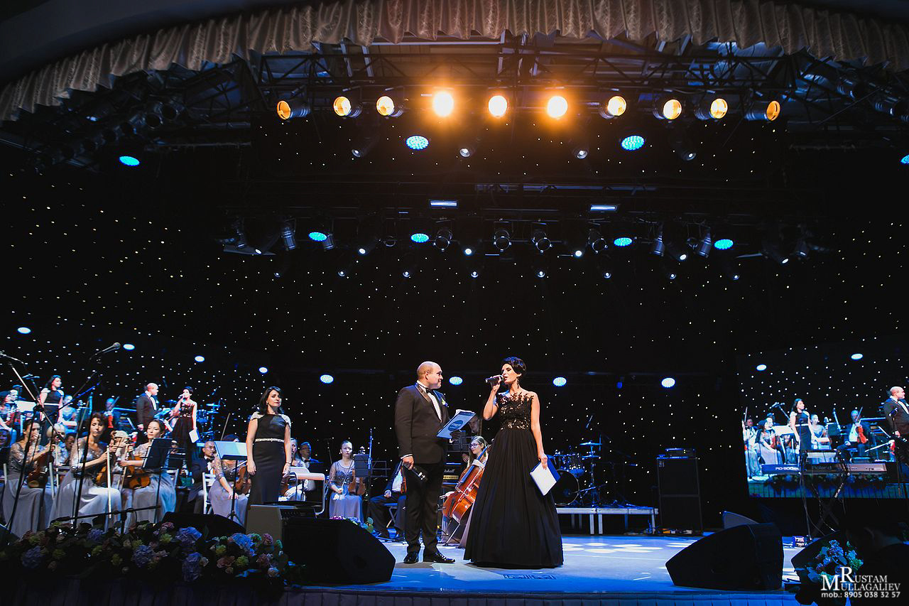 Профессиональный свадебный и семейный фотограф Муллагалиев Рустам, тел.: 89050383257 По мимо свадебной фотосъемки и никахов я так же фотографирую корпоративы, новогодние вечеринки, дни рождения, детские праздники. Занимаюсь так же фотосъемкой юбилеев, мероприятий на открытом воздухе от крупных компаний. Открытие магазинов, торговых центров. 