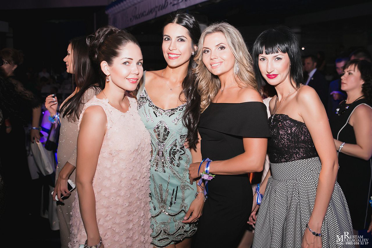 Профессиональный свадебный и семейный фотограф Муллагалиев Рустам, тел.: 89050383257 По мимо свадебной фотосъемки и никахов я так же фотографирую корпоративы, новогодние вечеринки, дни рождения, детские праздники. Занимаюсь так же фотосъемкой юбилеев, мероприятий на открытом воздухе от крупных компаний. Открытие магазинов, торговых центров. 