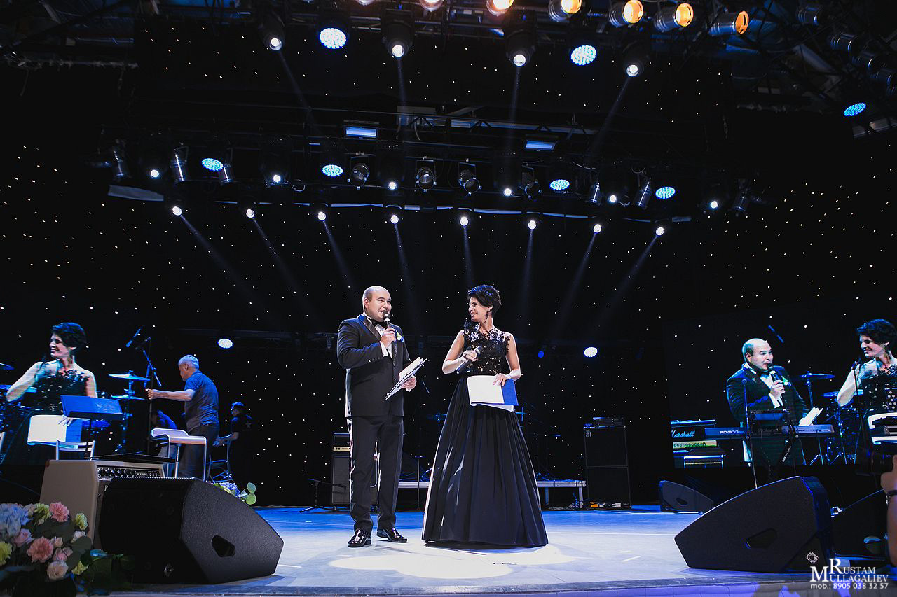 Профессиональный свадебный и семейный фотограф Муллагалиев Рустам, тел.: 89050383257 По мимо свадебной фотосъемки и никахов я так же фотографирую корпоративы, новогодние вечеринки, дни рождения, детские праздники. Занимаюсь так же фотосъемкой юбилеев, мероприятий на открытом воздухе от крупных компаний. Открытие магазинов, торговых центров. 