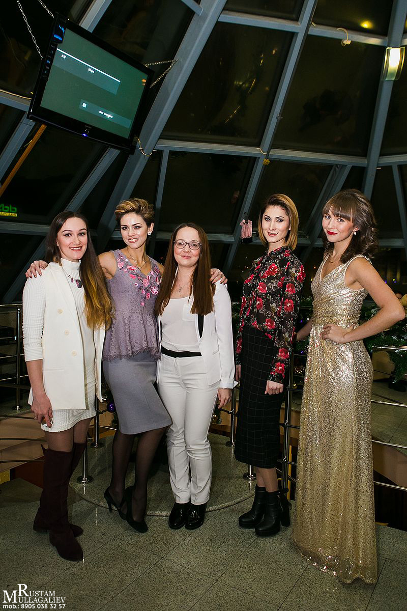 Профессиональный свадебный и семейный фотограф Муллагалиев Рустам, тел.: 89050383257 По мимо свадебной фотосъемки и никахов я так же фотографирую корпоративы, новогодние вечеринки, дни рождения, детские праздники. Занимаюсь так же фотосъемкой юбилеев, мероприятий на открытом воздухе от крупных компаний. Открытие магазинов, торговых центров. 