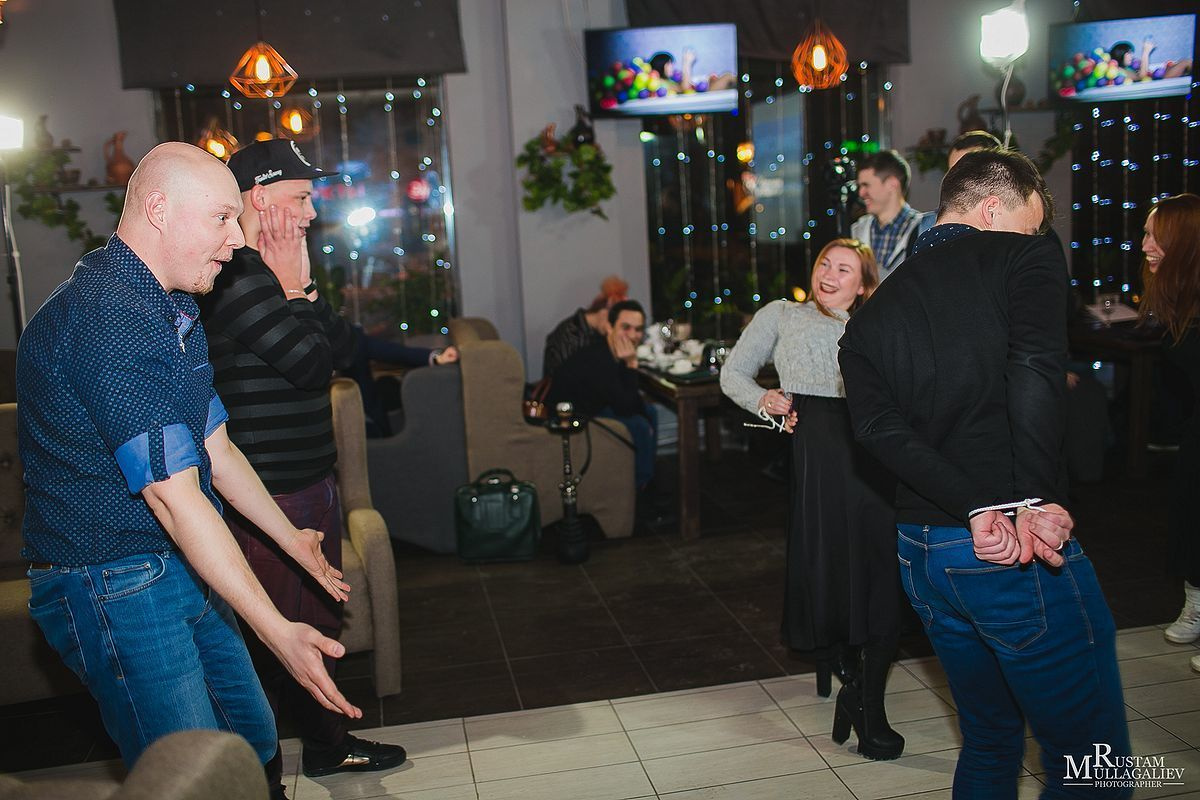 Профессиональный свадебный и семейный фотограф Муллагалиев Рустам, тел.: 89050383257 По мимо свадебной фотосъемки и никахов я так же фотографирую корпоративы, новогодние вечеринки, дни рождения, детские праздники. Занимаюсь так же фотосъемкой юбилеев, мероприятий на открытом воздухе от крупных компаний. Открытие магазинов, торговых центров. 