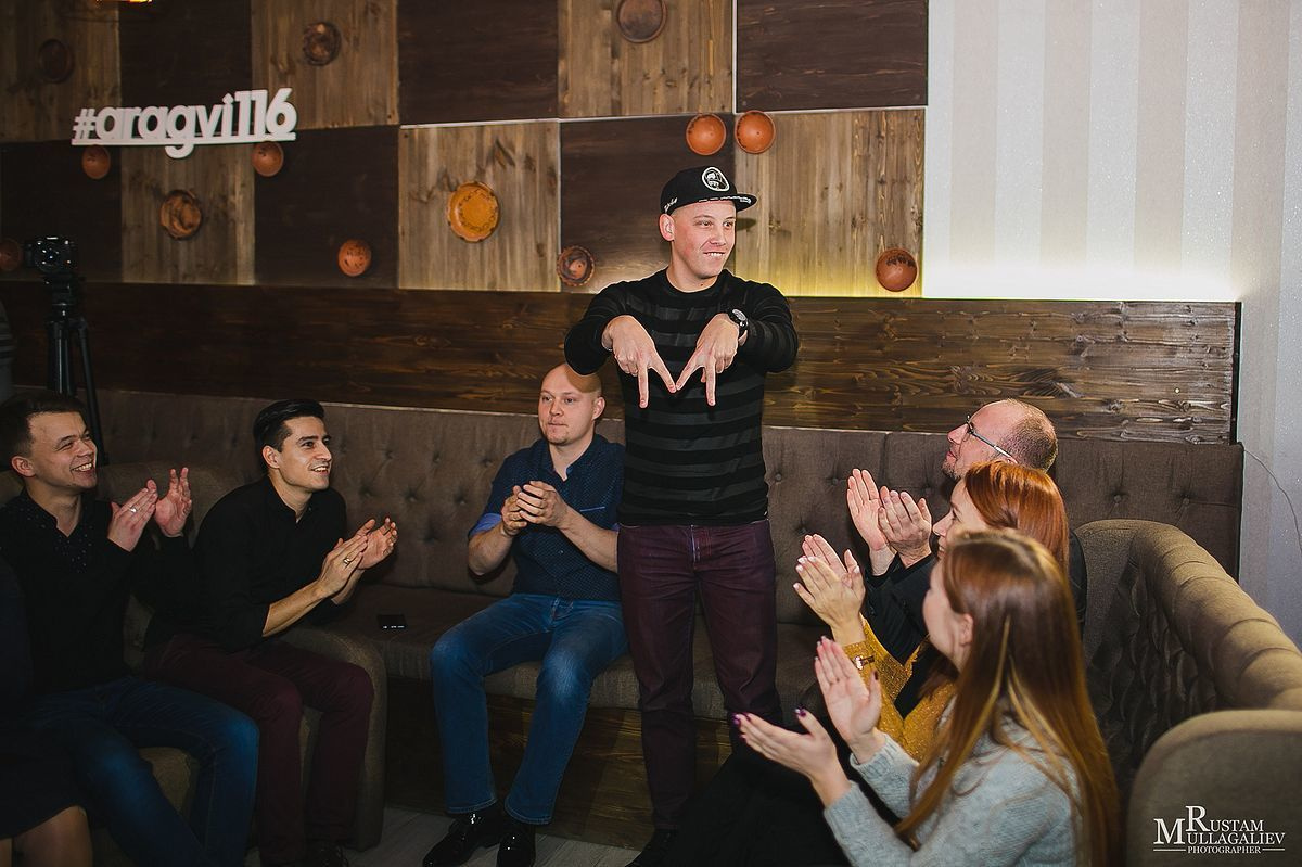 Профессиональный свадебный и семейный фотограф Муллагалиев Рустам, тел.: 89050383257 По мимо свадебной фотосъемки и никахов я так же фотографирую корпоративы, новогодние вечеринки, дни рождения, детские праздники. Занимаюсь так же фотосъемкой юбилеев, мероприятий на открытом воздухе от крупных компаний. Открытие магазинов, торговых центров. 