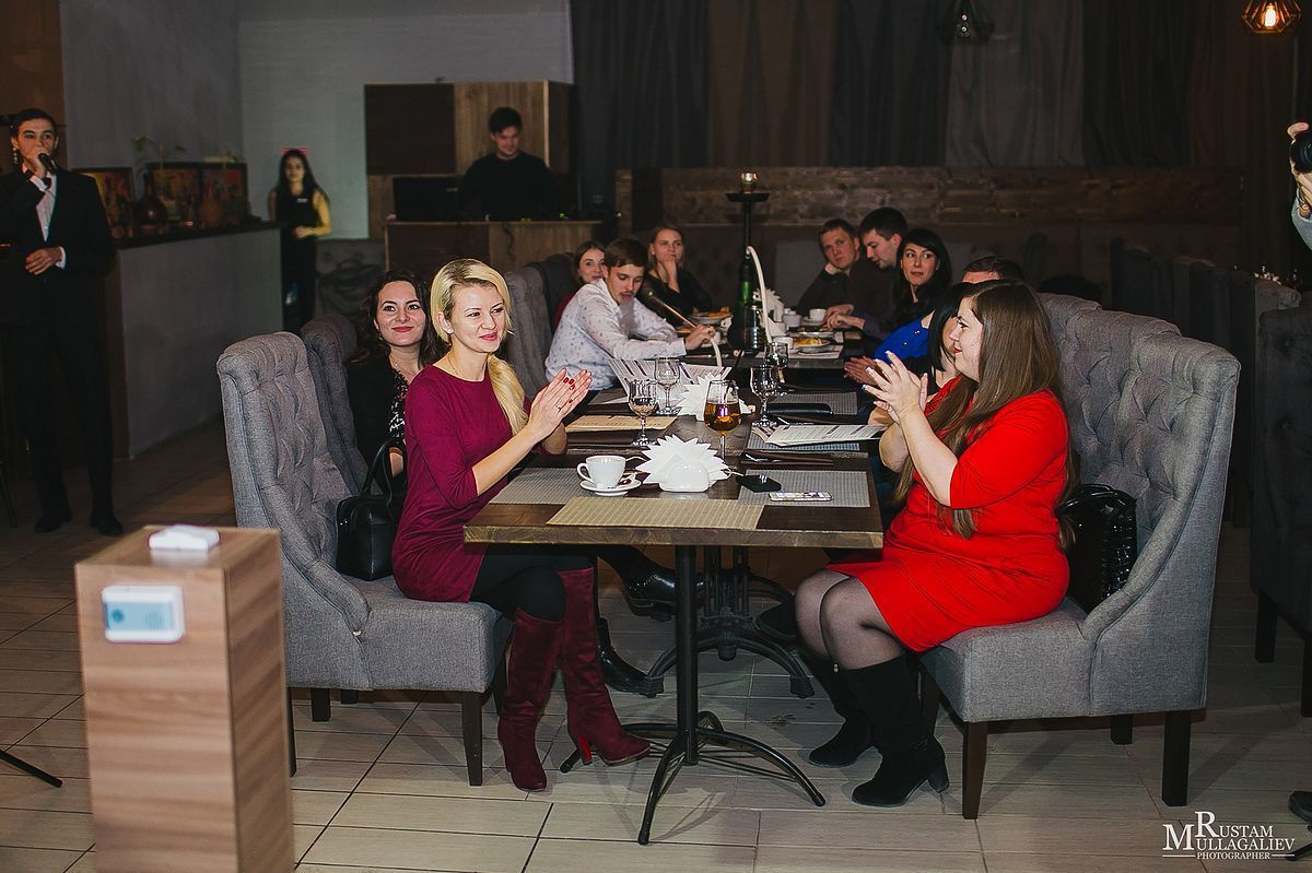 Профессиональный свадебный и семейный фотограф Муллагалиев Рустам, тел.: 89050383257 По мимо свадебной фотосъемки и никахов я так же фотографирую корпоративы, новогодние вечеринки, дни рождения, детские праздники. Занимаюсь так же фотосъемкой юбилеев, мероприятий на открытом воздухе от крупных компаний. Открытие магазинов, торговых центров. 