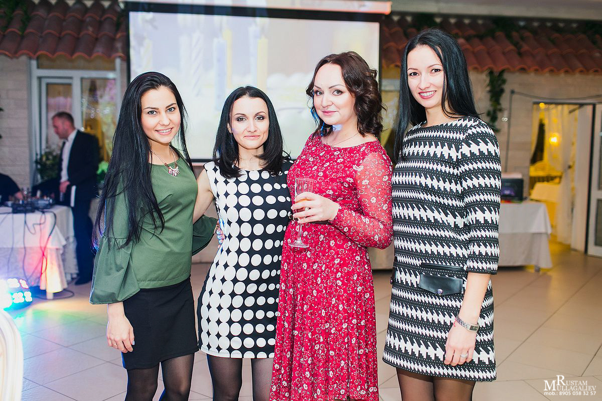 Профессиональный свадебный и семейный фотограф Муллагалиев Рустам, тел.: 89050383257 По мимо свадебной фотосъемки и никахов я так же фотографирую корпоративы, новогодние вечеринки, дни рождения, детские праздники. Занимаюсь так же фотосъемкой юбилеев, мероприятий на открытом воздухе от крупных компаний. Открытие магазинов, торговых центров. 