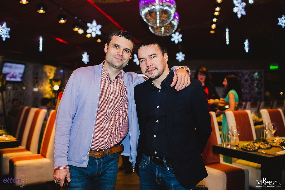 Профессиональный свадебный и семейный фотограф Муллагалиев Рустам, тел.: 89050383257 По мимо свадебной фотосъемки и никахов я так же фотографирую корпоративы, новогодние вечеринки, дни рождения, детские праздники. Занимаюсь так же фотосъемкой юбилеев, мероприятий на открытом воздухе от крупных компаний. Открытие магазинов, торговых центров. 