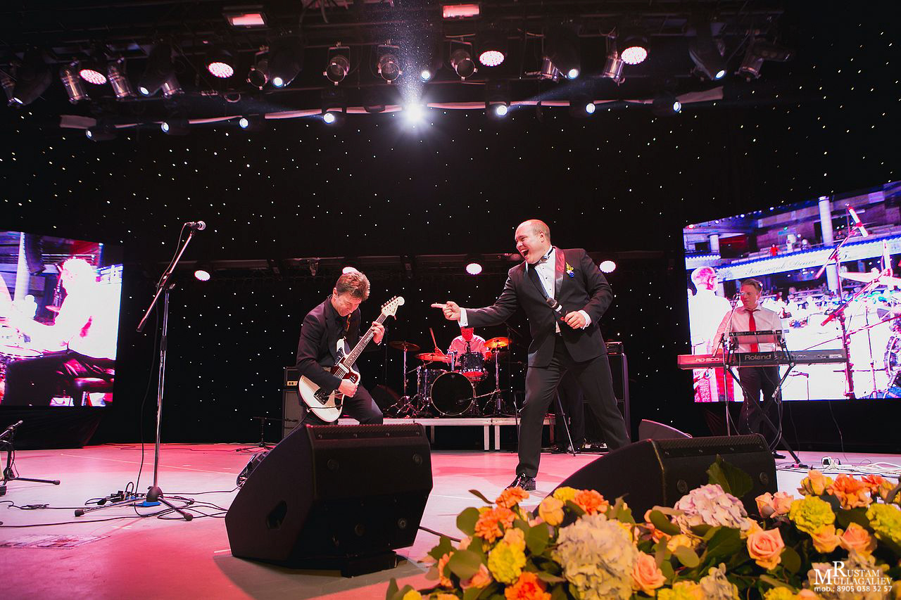 Профессиональный свадебный и семейный фотограф Муллагалиев Рустам, тел.: 89050383257 По мимо свадебной фотосъемки и никахов я так же фотографирую корпоративы, новогодние вечеринки, дни рождения, детские праздники. Занимаюсь так же фотосъемкой юбилеев, мероприятий на открытом воздухе от крупных компаний. Открытие магазинов, торговых центров. 