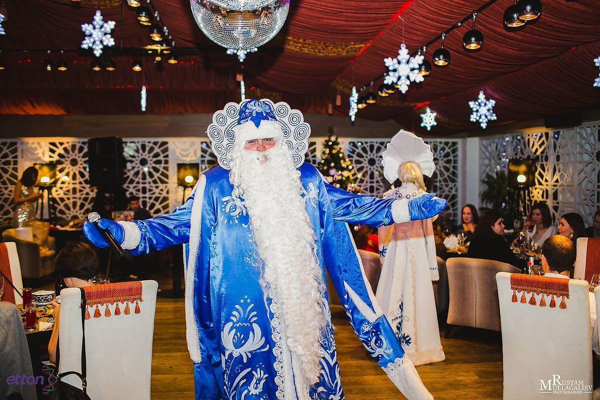 Профессиональный свадебный и семейный фотограф Муллагалиев Рустам, тел.: 89050383257 По мимо свадебной фотосъемки и никахов я так же фотографирую корпоративы, новогодние вечеринки, дни рождения, детские праздники. Занимаюсь так же фотосъемкой юбилеев, мероприятий на открытом воздухе от крупных компаний. Открытие магазинов, торговых центров. 