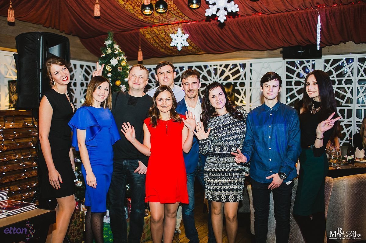 Профессиональный свадебный и семейный фотограф Муллагалиев Рустам, тел.: 89050383257 По мимо свадебной фотосъемки и никахов я так же фотографирую корпоративы, новогодние вечеринки, дни рождения, детские праздники. Занимаюсь так же фотосъемкой юбилеев, мероприятий на открытом воздухе от крупных компаний. Открытие магазинов, торговых центров. 