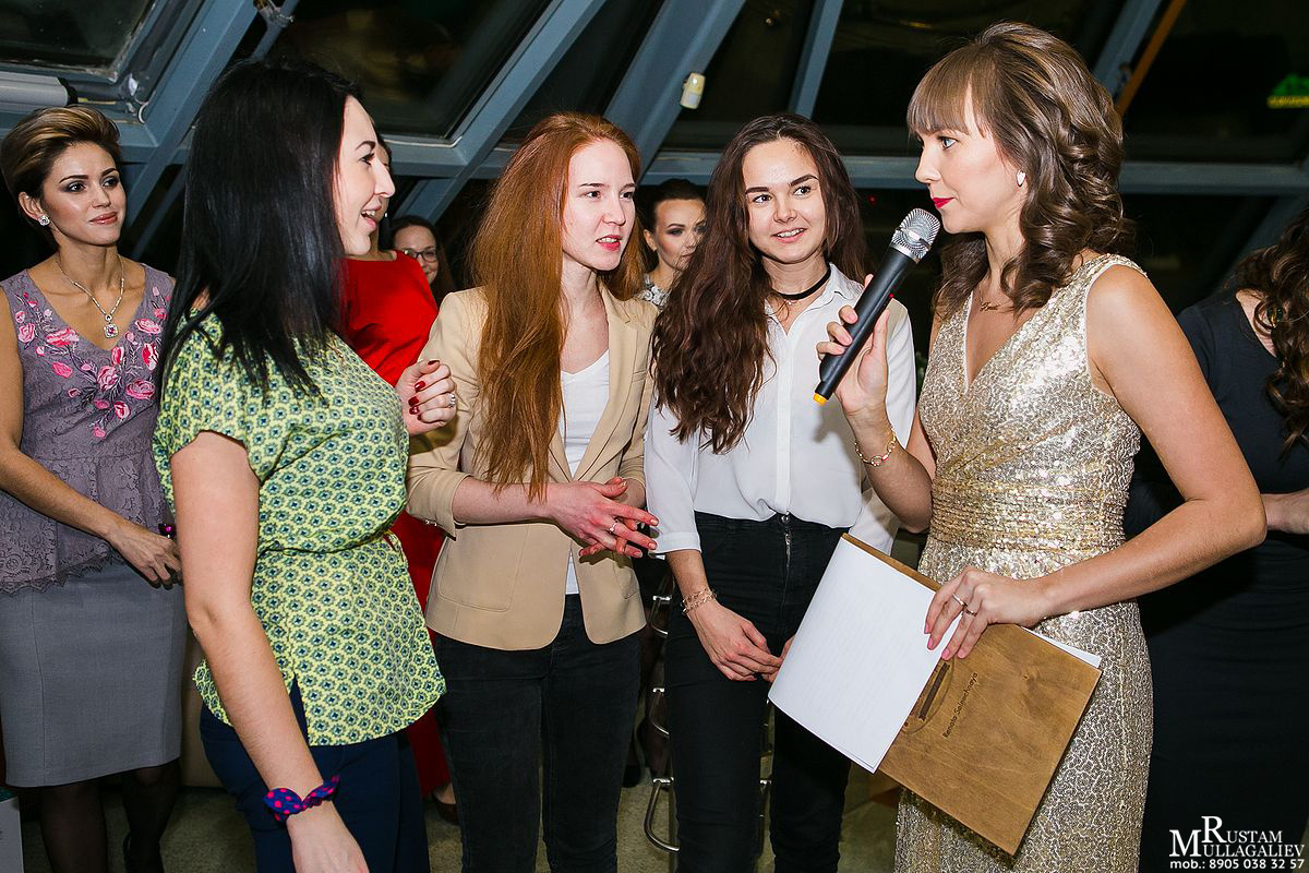 Профессиональный свадебный и семейный фотограф Муллагалиев Рустам, тел.: 89050383257 По мимо свадебной фотосъемки и никахов я так же фотографирую корпоративы, новогодние вечеринки, дни рождения, детские праздники. Занимаюсь так же фотосъемкой юбилеев, мероприятий на открытом воздухе от крупных компаний. Открытие магазинов, торговых центров. 