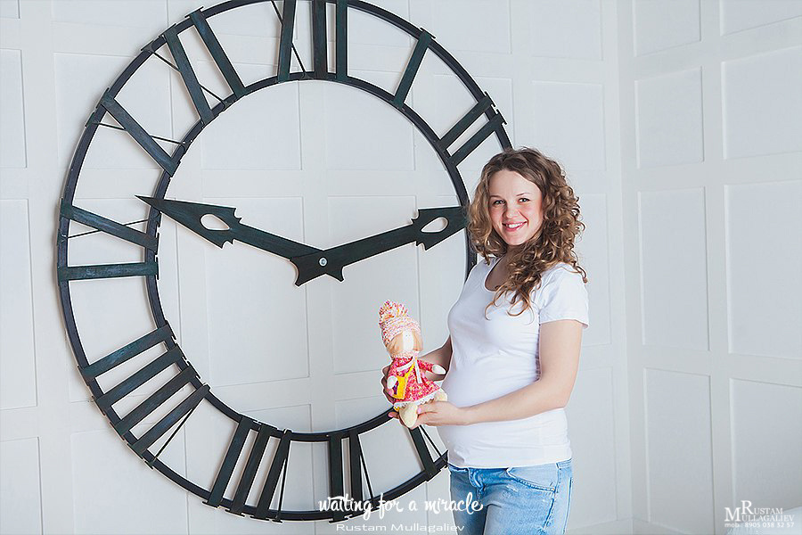 Профессиональный свадебный и семейный фотограф Муллагалиев Рустам, тел.: 89050383257 
В ожидании чуда лучше проводить на сроке 7 месяцев, в фотостудии если на улице уже прохладно и можно на природе, если не сильно жарко. В ожидании чуда подразумевает фотосессия беременной мамы. Иногда участником фотосъемки бывает папа. В ожидании чуда лучше согласовывать заранее, предварительно оговорить все нюансы и при надобности забронировать фотостудию. 