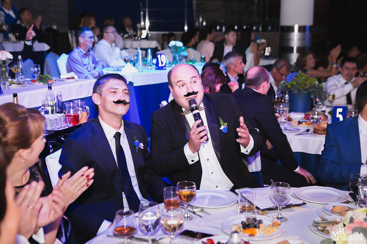 Профессиональный свадебный и семейный фотограф Муллагалиев Рустам, тел.: 89050383257 По мимо свадебной фотосъемки и никахов я так же фотографирую корпоративы, новогодние вечеринки, дни рождения, детские праздники. Занимаюсь так же фотосъемкой юбилеев, мероприятий на открытом воздухе от крупных компаний. Открытие магазинов, торговых центров. 