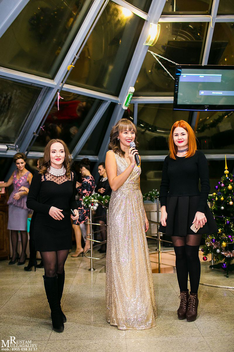 Профессиональный свадебный и семейный фотограф Муллагалиев Рустам, тел.: 89050383257 По мимо свадебной фотосъемки и никахов я так же фотографирую корпоративы, новогодние вечеринки, дни рождения, детские праздники. Занимаюсь так же фотосъемкой юбилеев, мероприятий на открытом воздухе от крупных компаний. Открытие магазинов, торговых центров. 