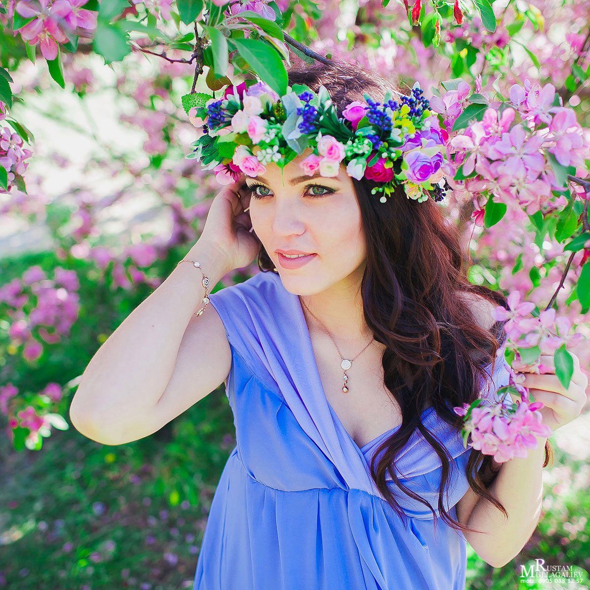 Профессиональный свадебный и семейный фотограф Муллагалиев Рустам, тел.: 89050383257 
В ожидании чуда лучше проводить на сроке 7 месяцев, в фотостудии если на улице уже прохладно и можно на природе, если не сильно жарко. В ожидании чуда подразумевает фотосессия беременной мамы. Иногда участником фотосъемки бывает папа. В ожидании чуда лучше согласовывать заранее, предварительно оговорить все нюансы и при надобности забронировать фотостудию. 