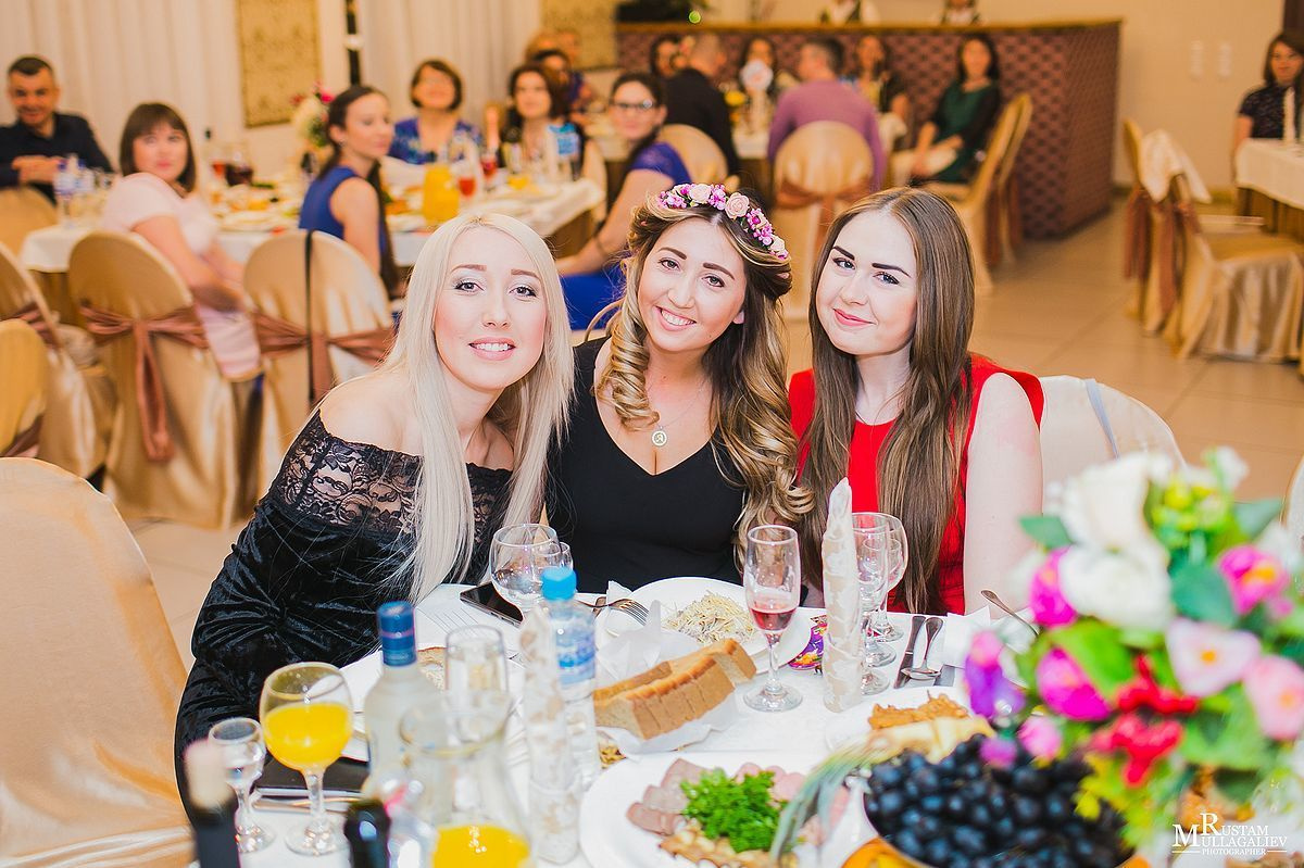 Профессиональный свадебный и семейный фотограф Муллагалиев Рустам, тел.: 89050383257 По мимо свадебной фотосъемки и никахов я так же фотографирую корпоративы, новогодние вечеринки, дни рождения, детские праздники. Занимаюсь так же фотосъемкой юбилеев, мероприятий на открытом воздухе от крупных компаний. Открытие магазинов, торговых центров. 