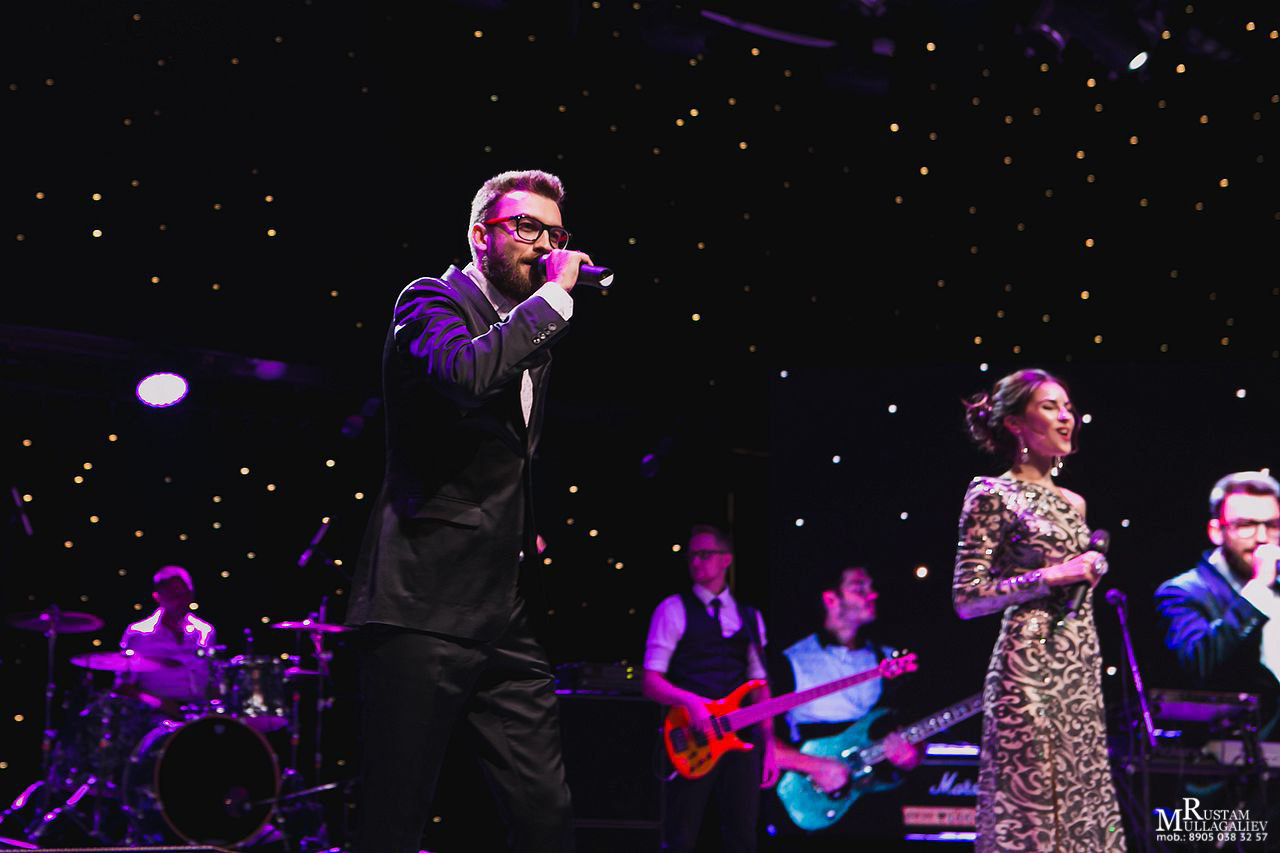 Профессиональный свадебный и семейный фотограф Муллагалиев Рустам, тел.: 89050383257 По мимо свадебной фотосъемки и никахов я так же фотографирую корпоративы, новогодние вечеринки, дни рождения, детские праздники. Занимаюсь так же фотосъемкой юбилеев, мероприятий на открытом воздухе от крупных компаний. Открытие магазинов, торговых центров. 