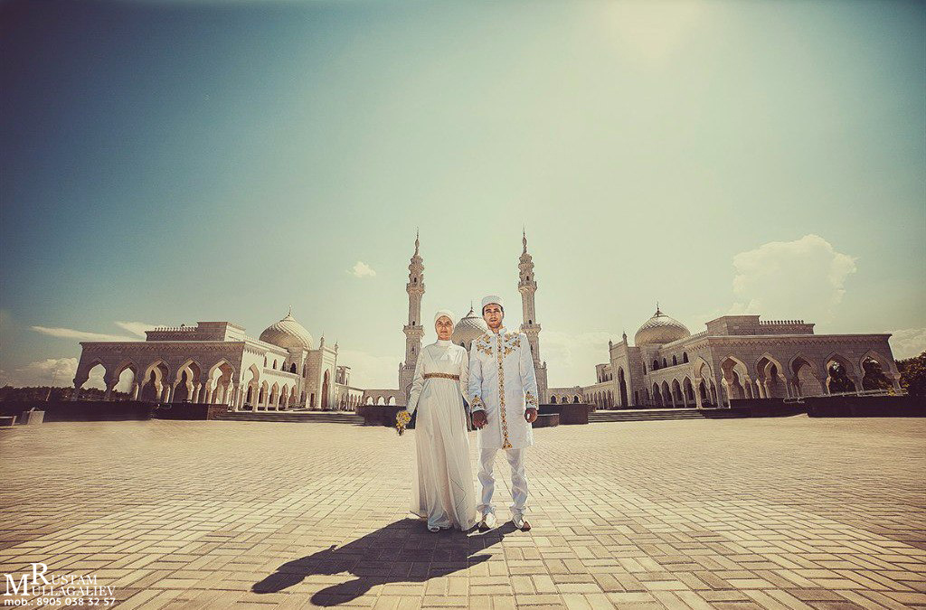 фотограф на никах, никах фотосессия, платье на никах, платок на никах, образ жениха, никах на природе, белая мечеть никах