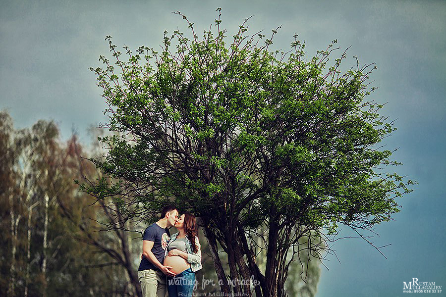 Профессиональный свадебный и семейный фотограф Муллагалиев Рустам, тел.: 89050383257 
В ожидании чуда лучше проводить на сроке 7 месяцев, в фотостудии если на улице уже прохладно и можно на природе, если не сильно жарко. В ожидании чуда подразумевает фотосессия беременной мамы. Иногда участником фотосъемки бывает папа. В ожидании чуда лучше согласовывать заранее, предварительно оговорить все нюансы и при надобности забронировать фотостудию. 