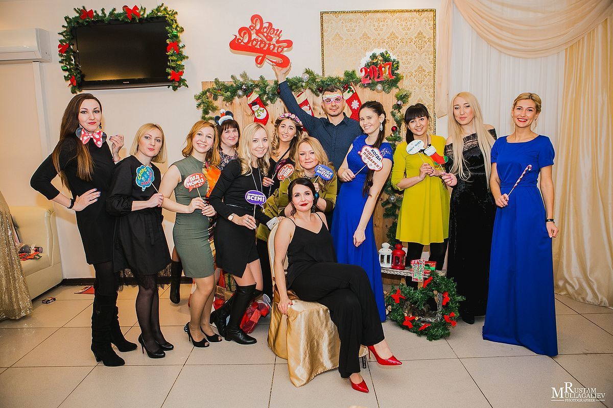 Профессиональный свадебный и семейный фотограф Муллагалиев Рустам, тел.: 89050383257 По мимо свадебной фотосъемки и никахов я так же фотографирую корпоративы, новогодние вечеринки, дни рождения, детские праздники. Занимаюсь так же фотосъемкой юбилеев, мероприятий на открытом воздухе от крупных компаний. Открытие магазинов, торговых центров. 