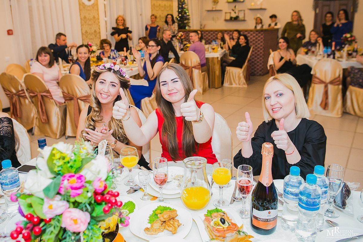 Профессиональный свадебный и семейный фотограф Муллагалиев Рустам, тел.: 89050383257 По мимо свадебной фотосъемки и никахов я так же фотографирую корпоративы, новогодние вечеринки, дни рождения, детские праздники. Занимаюсь так же фотосъемкой юбилеев, мероприятий на открытом воздухе от крупных компаний. Открытие магазинов, торговых центров. 