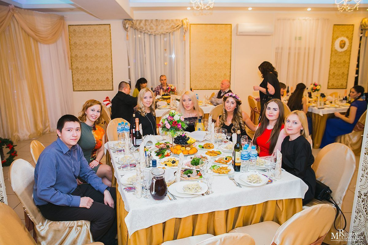 Профессиональный свадебный и семейный фотограф Муллагалиев Рустам, тел.: 89050383257 По мимо свадебной фотосъемки и никахов я так же фотографирую корпоративы, новогодние вечеринки, дни рождения, детские праздники. Занимаюсь так же фотосъемкой юбилеев, мероприятий на открытом воздухе от крупных компаний. Открытие магазинов, торговых центров. 
