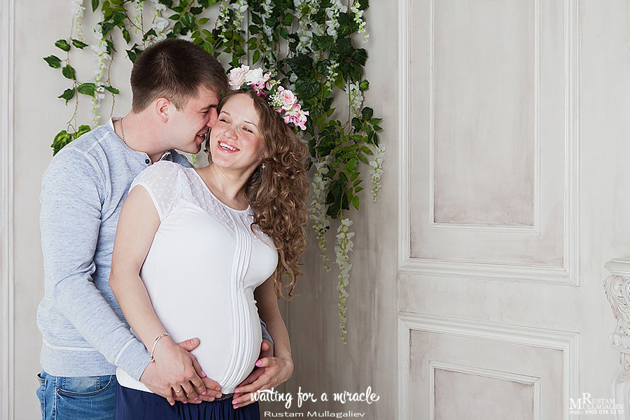 Профессиональный свадебный и семейный фотограф Муллагалиев Рустам, тел.: 89050383257 
В ожидании чуда лучше проводить на сроке 7 месяцев, в фотостудии если на улице уже прохладно и можно на природе, если не сильно жарко. В ожидании чуда подразумевает фотосессия беременной мамы. Иногда участником фотосъемки бывает папа. В ожидании чуда лучше согласовывать заранее, предварительно оговорить все нюансы и при надобности забронировать фотостудию. 