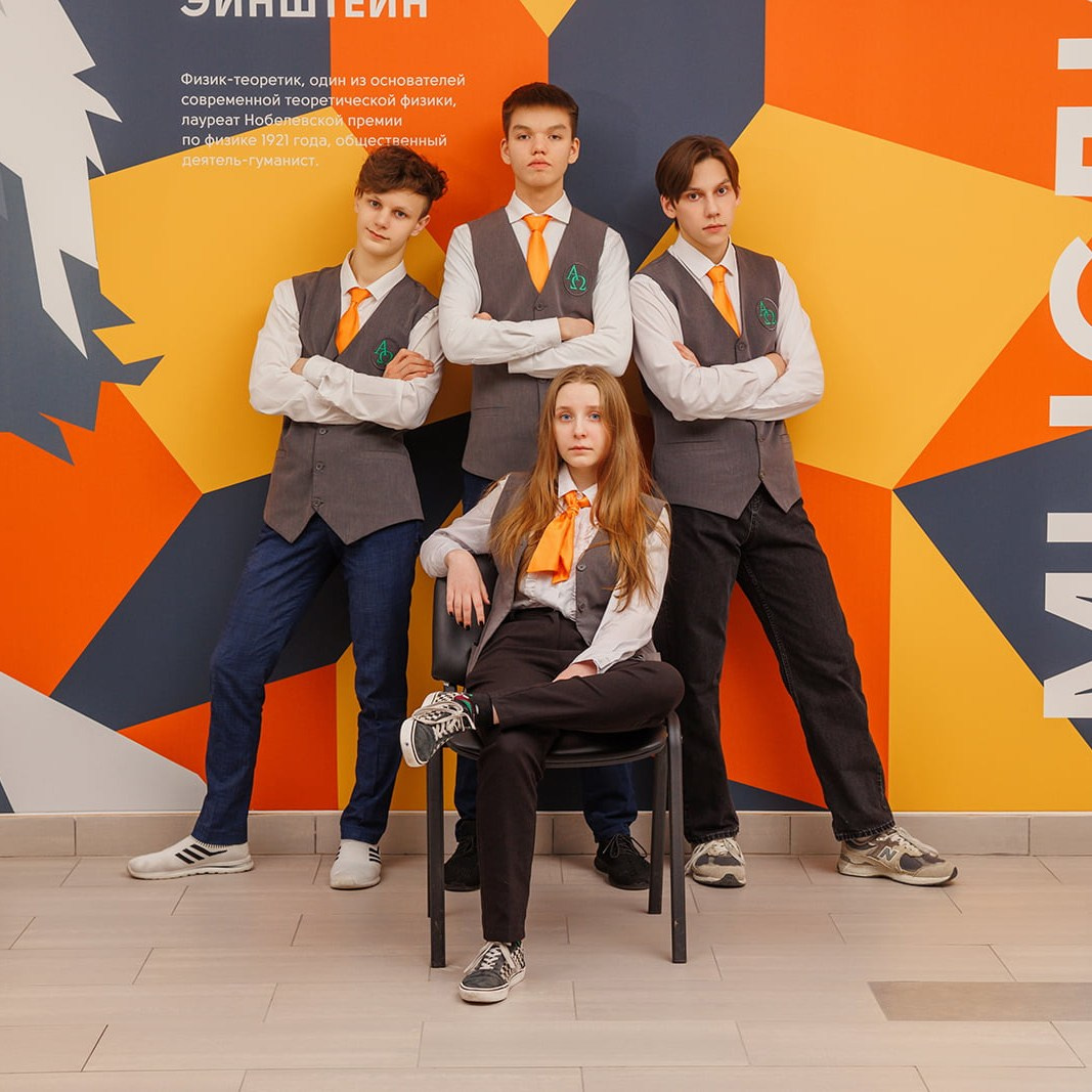 Выпускные альбомы для 9 класса: съёмка в школе и на улице. СИГМА | Студия выпускных альбомов Красноярск