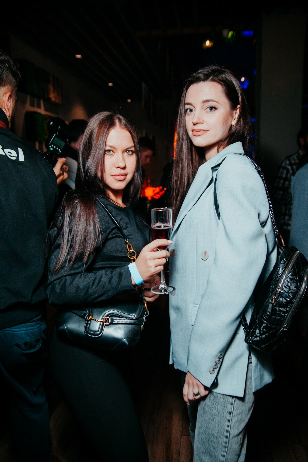 Презентация «Iphone 15». Свадебный и детский фотограф в Волгограде Слава Белов