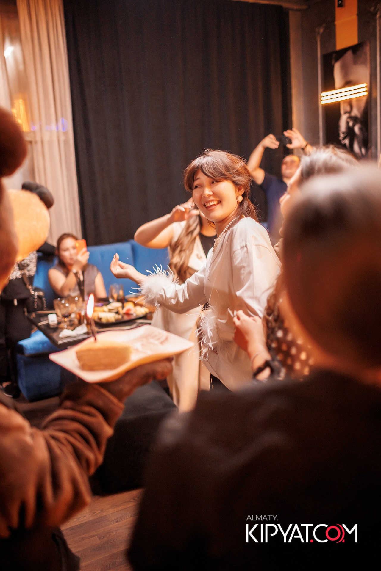 Ухо и Медведь на Курмангазы. КИПЯТКОМ АЛМАТЫ!