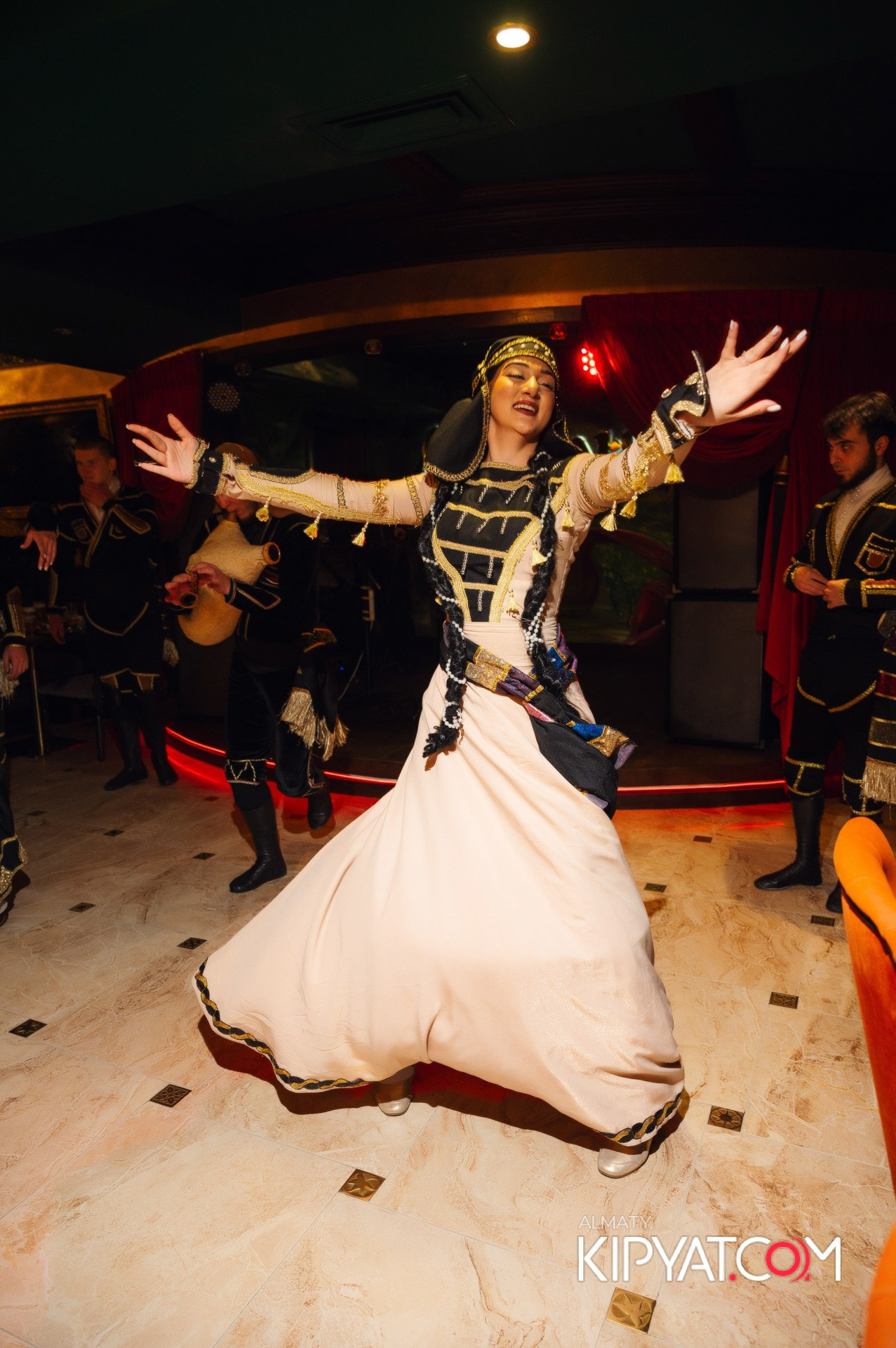 ALAZANI НА КАБАНБАЙ БАТЫРА. КИПЯТКОМ АЛМАТЫ!