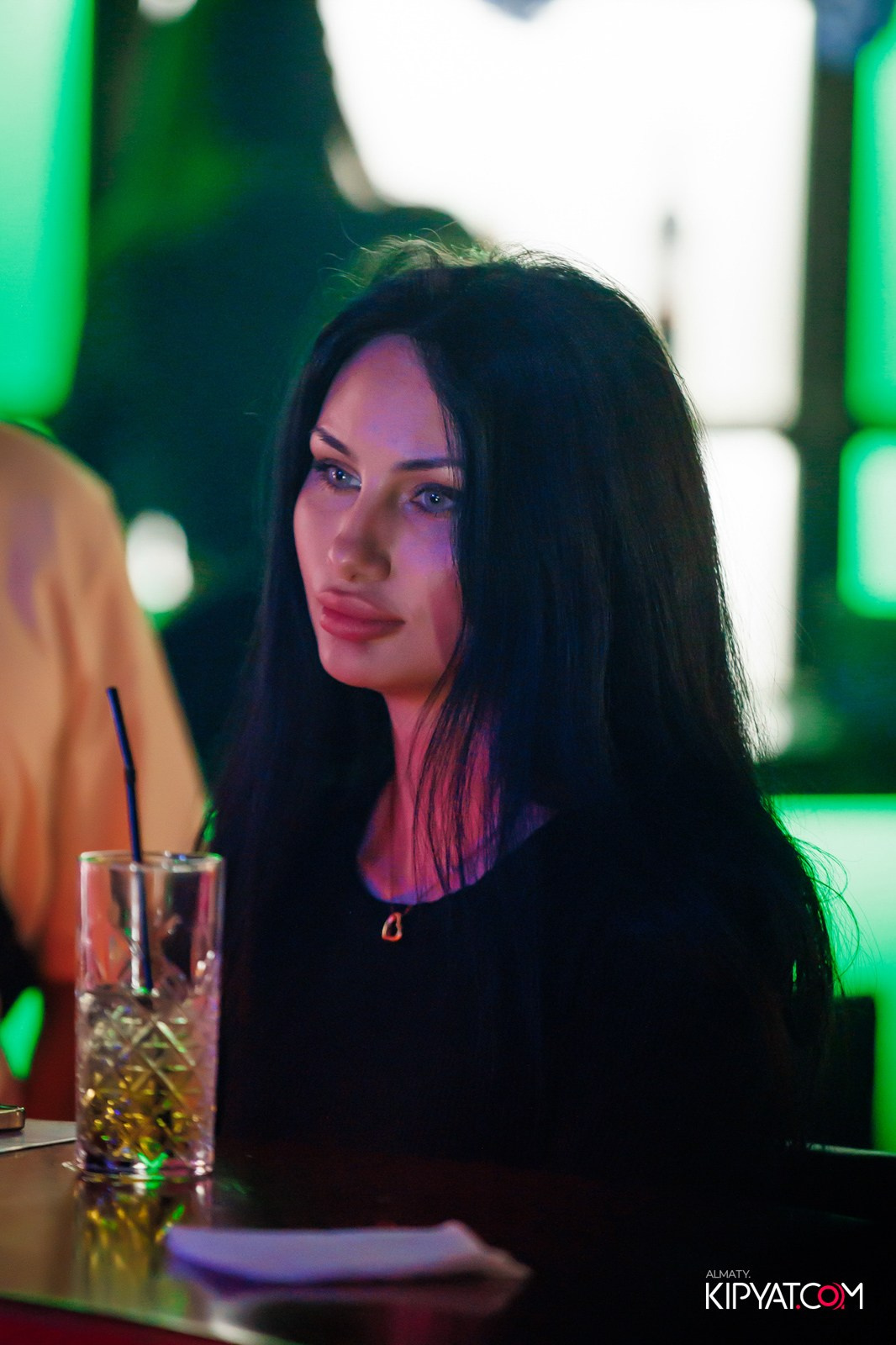 UYAT EMES BAR. КИПЯТКОМ АЛМАТЫ!