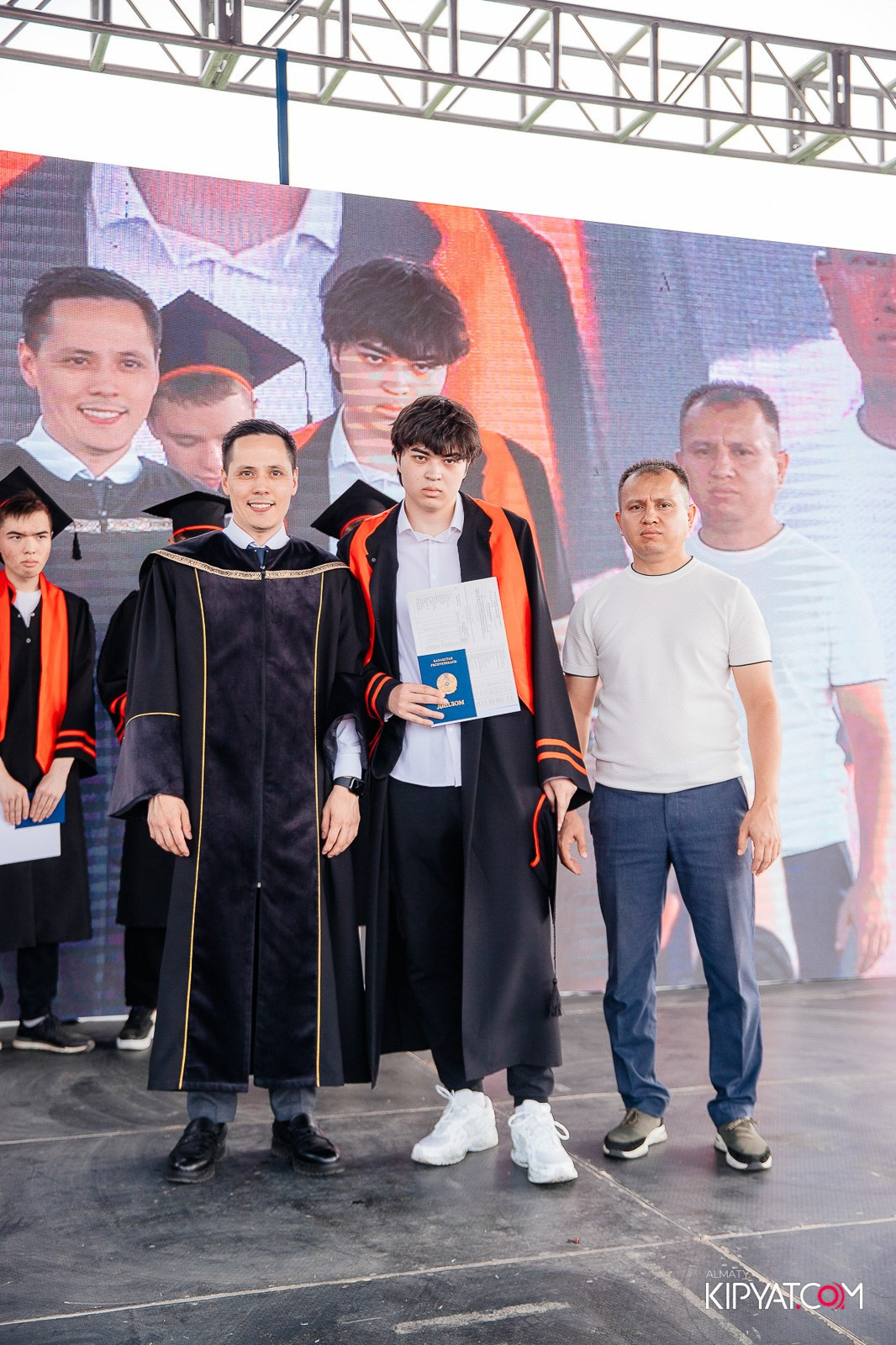 ВРУЧЕНИЕ ДИПЛОМОВ — НАРХОЗ КОЛЛЕДЖ. Part 3. КИПЯТКОМ АЛМАТЫ!