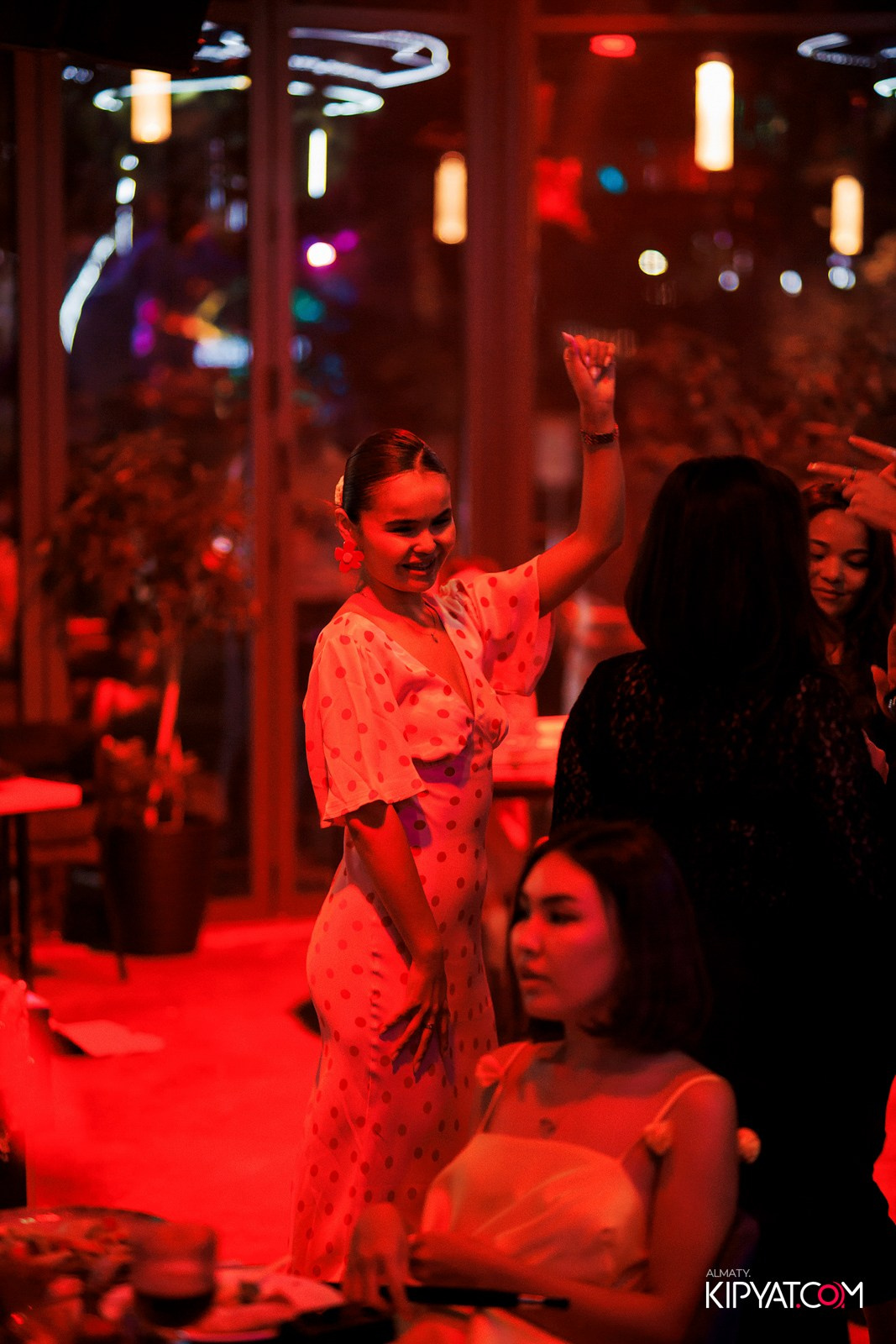 FRIENDS BAR & TERRACE. КИПЯТКОМ АЛМАТЫ!