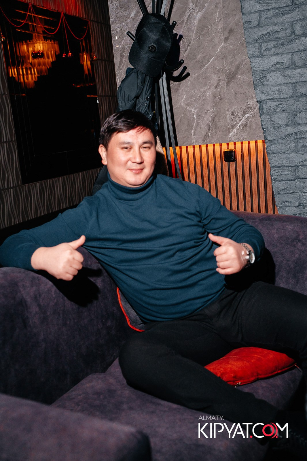 БАР ПАНАЕХАЛИ НА ТОЛЕ БИ. КИПЯТКОМ АЛМАТЫ!