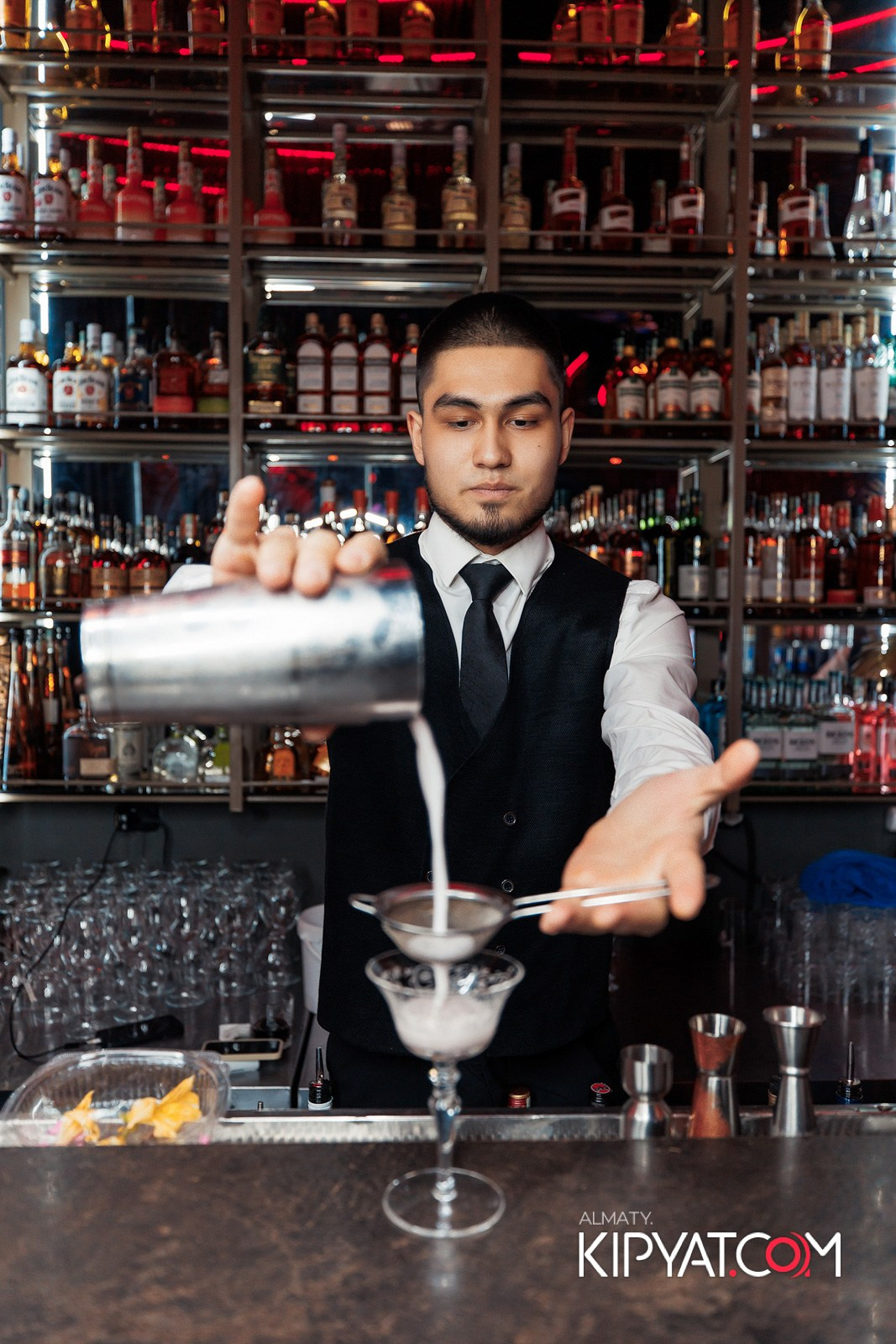 FRIENDS TERRACE & BAR. КИПЯТКОМ АЛМАТЫ! Фотосъемка мероприятий в Алматы