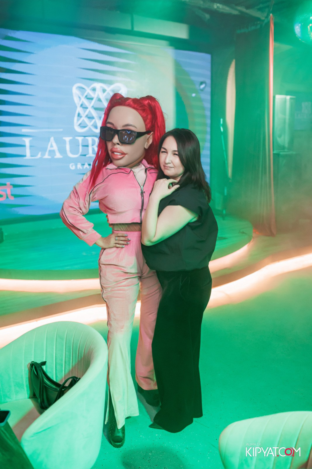 LAUREATE GRAND CAFÉ. КИПЯТКОМ АЛМАТЫ!