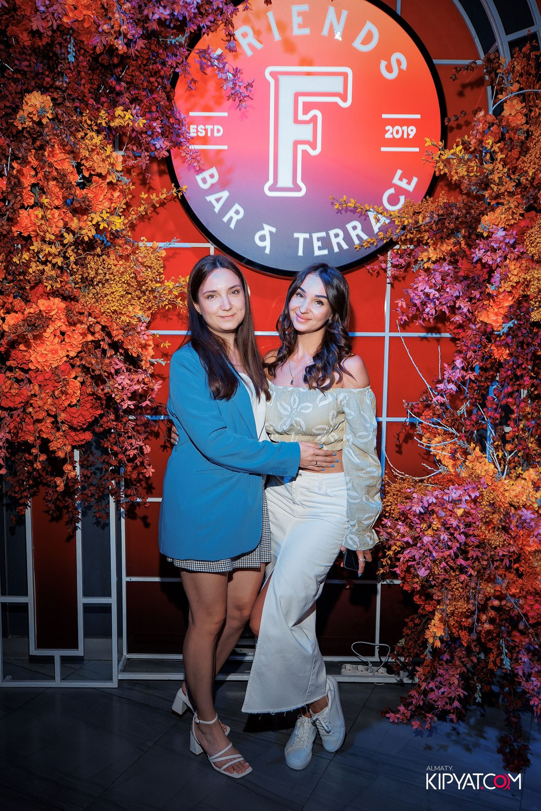 FRIENDS BAR & TERRACE. КИПЯТКОМ АЛМАТЫ!