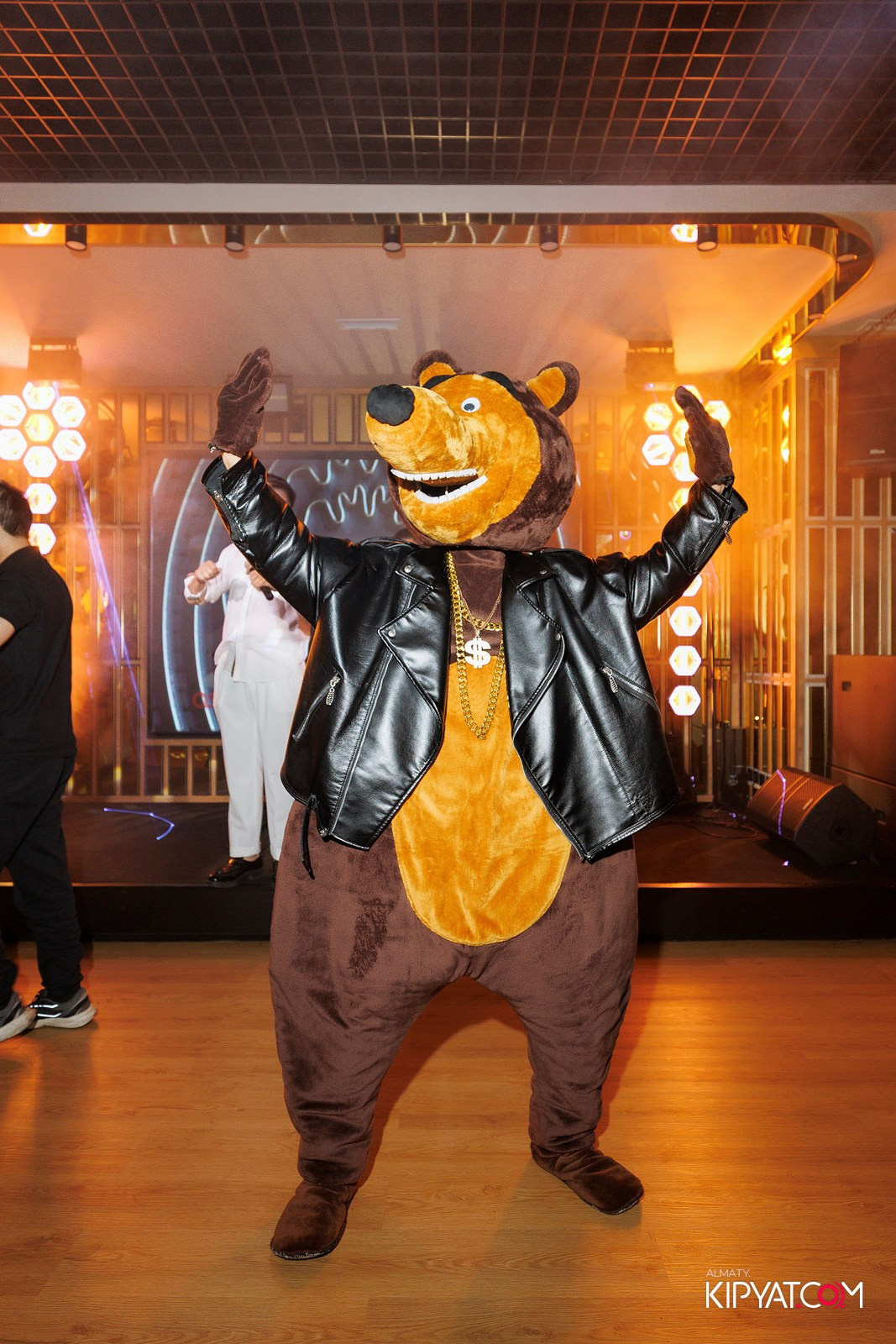 УХО И МЕДВЕДЬ НА КУРМАНАГАЗЫ. КИПЯТКОМ АЛМАТЫ! Фотосъемка мероприятий в Алматы