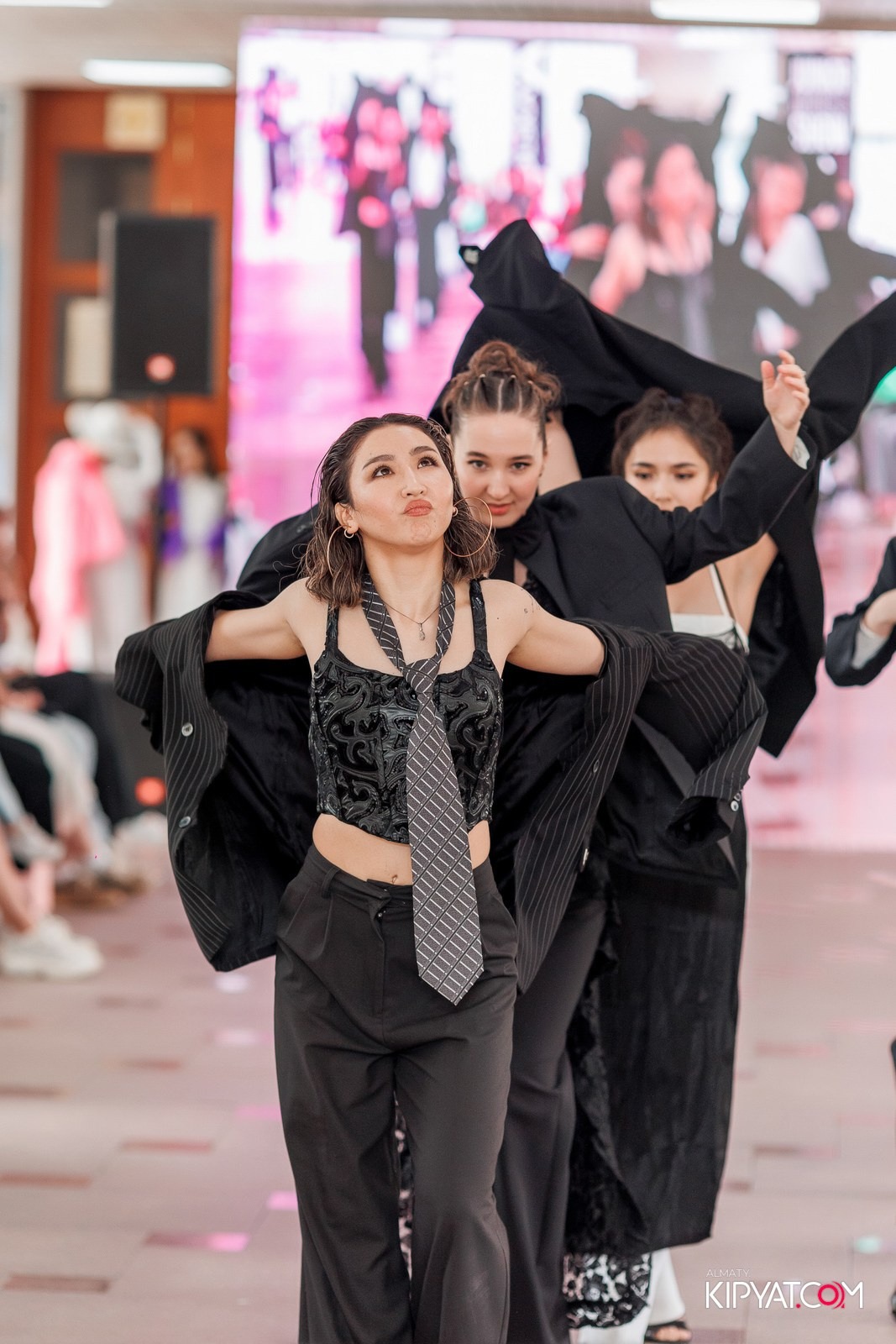 JUNIOR FASHION SHOW. КИПЯТКОМ АЛМАТЫ!