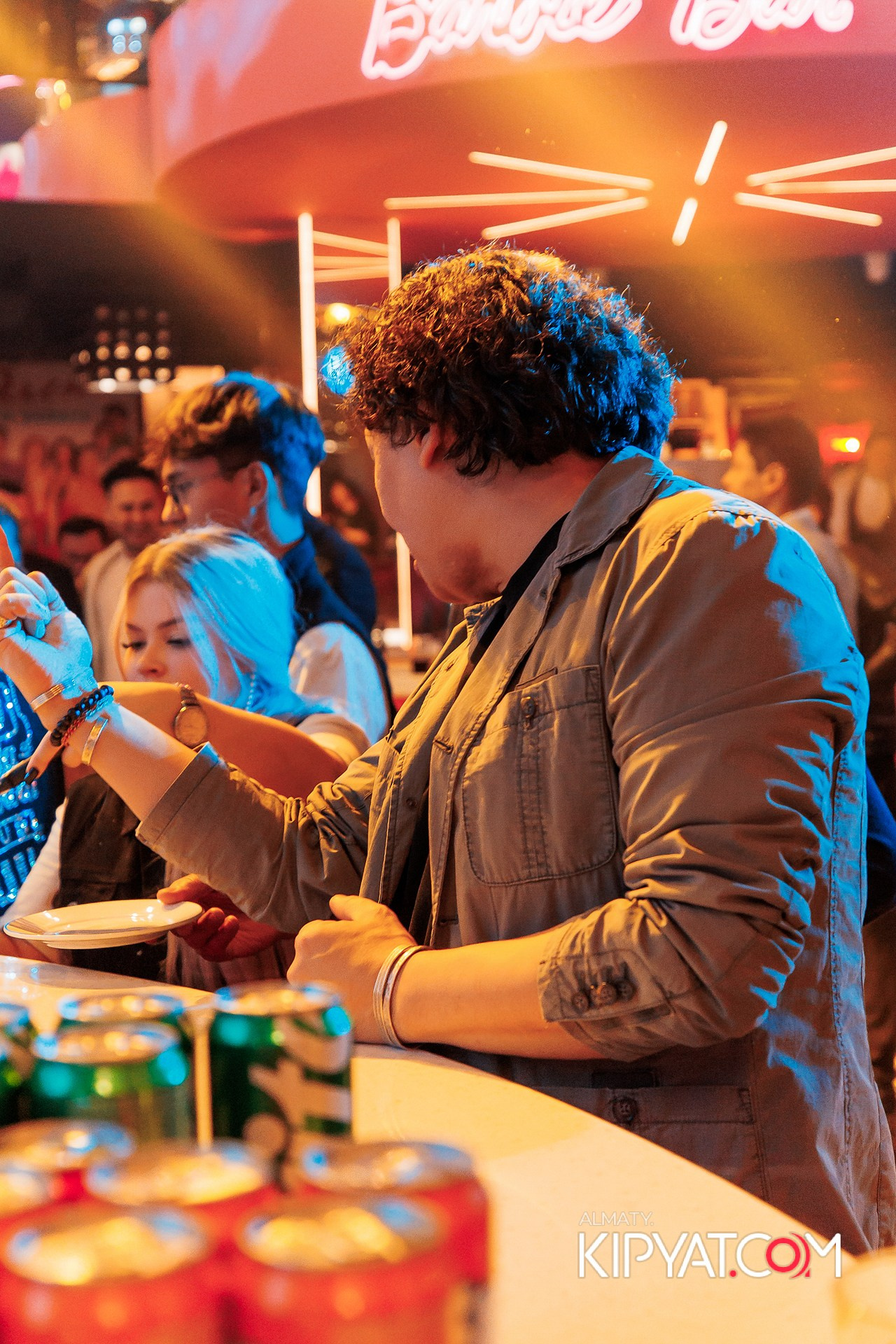 ПРЕЗЕНТАЦИЯ КНИГИ ВИКТОРА ЕЛИСЕЕВА. КИПЯТКОМ АЛМАТЫ!