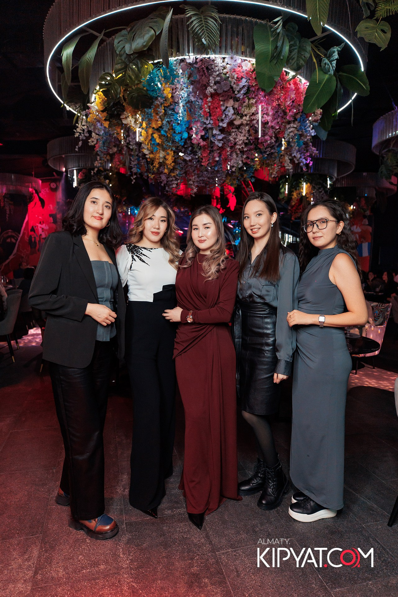 FRIENDS TERRACE & BAR. КИПЯТКОМ АЛМАТЫ! Фотосъемка мероприятий в Алматы