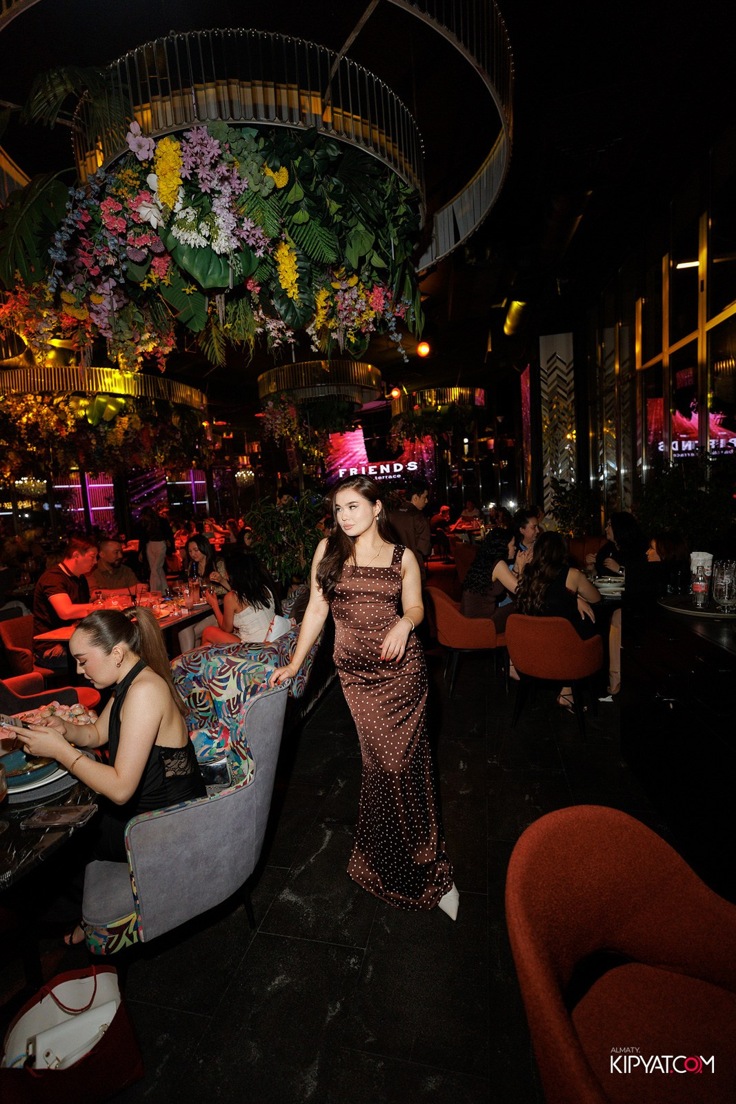 FRIENDS BAR & TERRACE. КИПЯТКОМ АЛМАТЫ! Фотосъемка мероприятий в Алматы