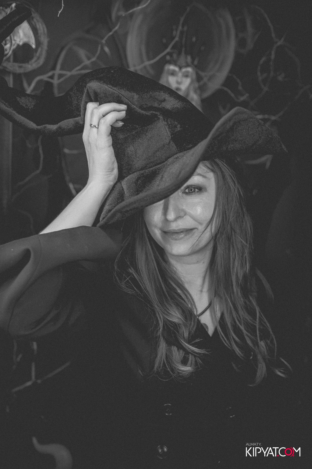 MERRY CREEPYSTMASS AND SPOOKY NEW YEAR — QUEEN OF THE DARKNESS BAR. КИПЯТКОМ АЛМАТЫ!