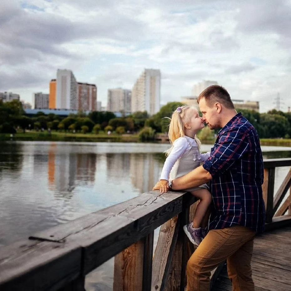 Наш папа не любит фотографироваться