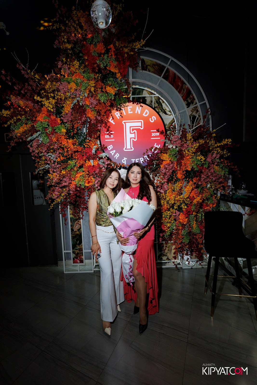 FRIENDS BAR & TERRACE. КИПЯТКОМ АЛМАТЫ! Фотосъемка мероприятий в Алматы